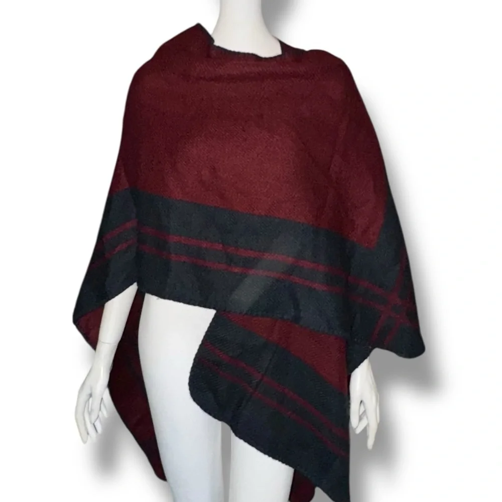 West Loop Burgundy & Black Plaid Open Front Poncho Ruana Wrap Knit Cape OS EUC